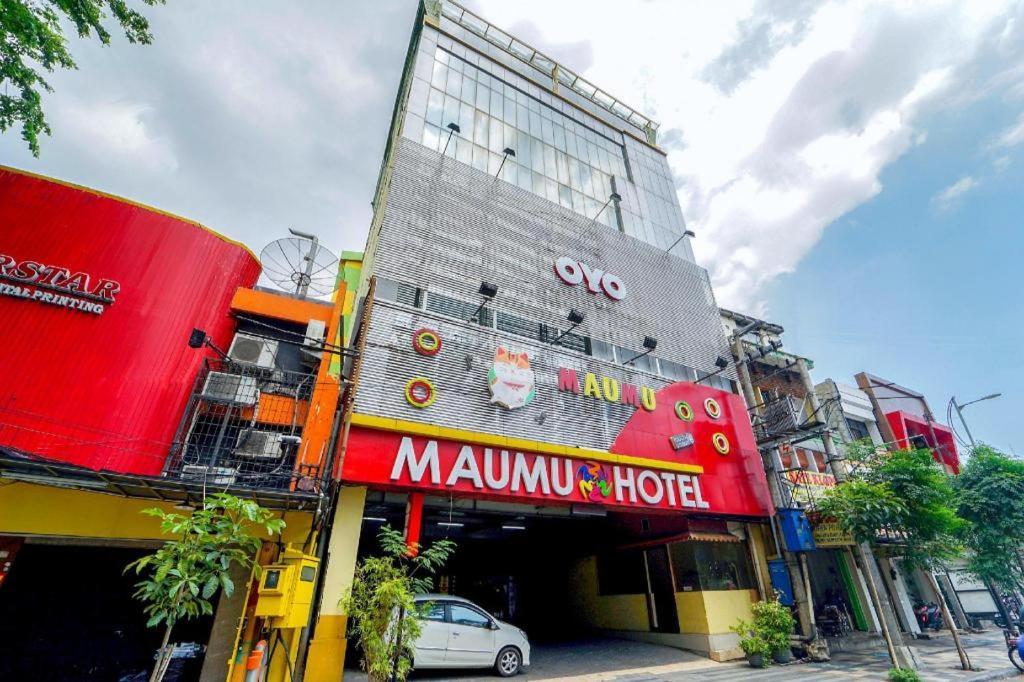 Oyo 235 Maumu Hotel & Lounge Surabaya Exterior photo