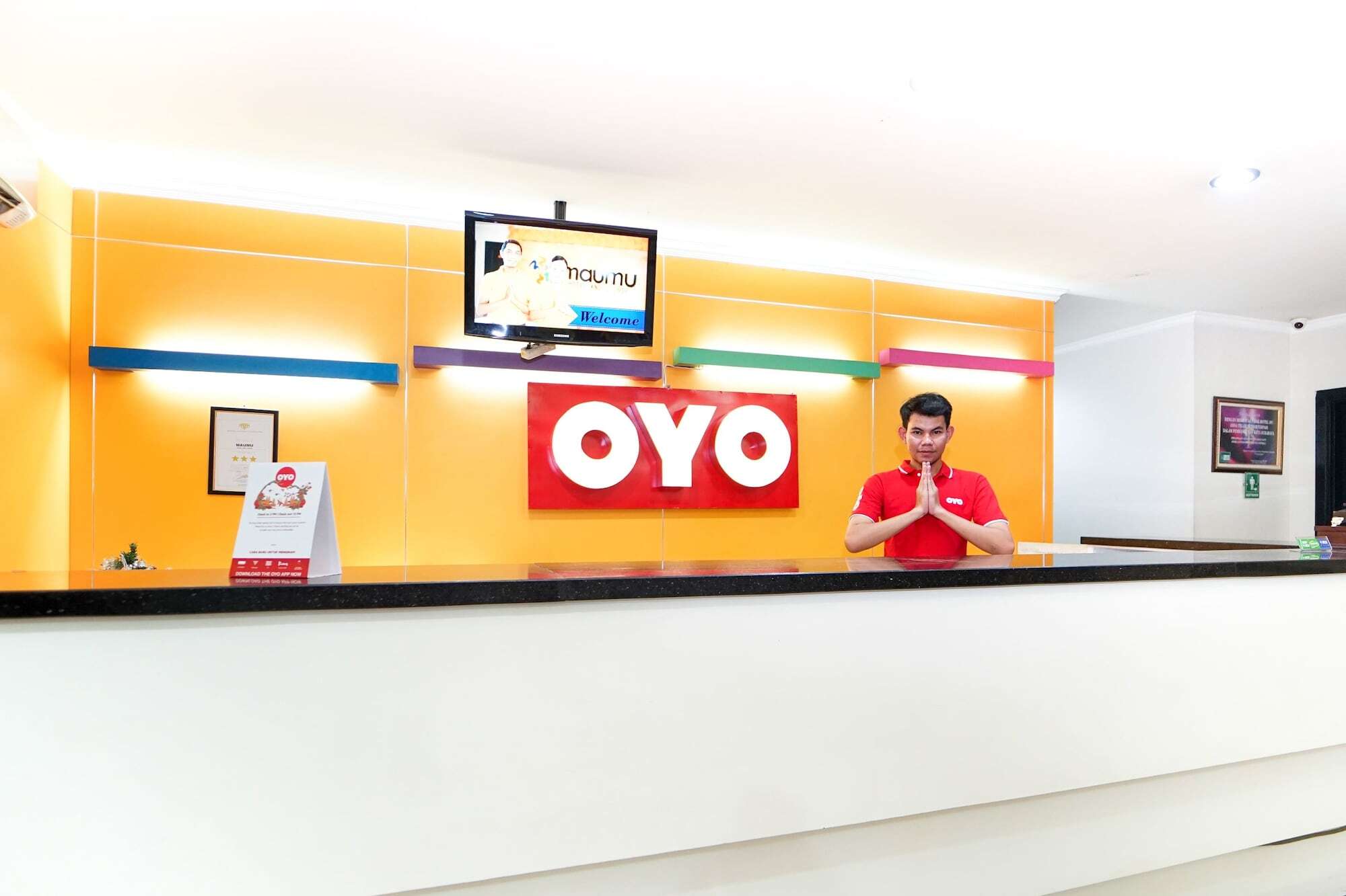 Oyo 235 Maumu Hotel & Lounge Surabaya Exterior photo