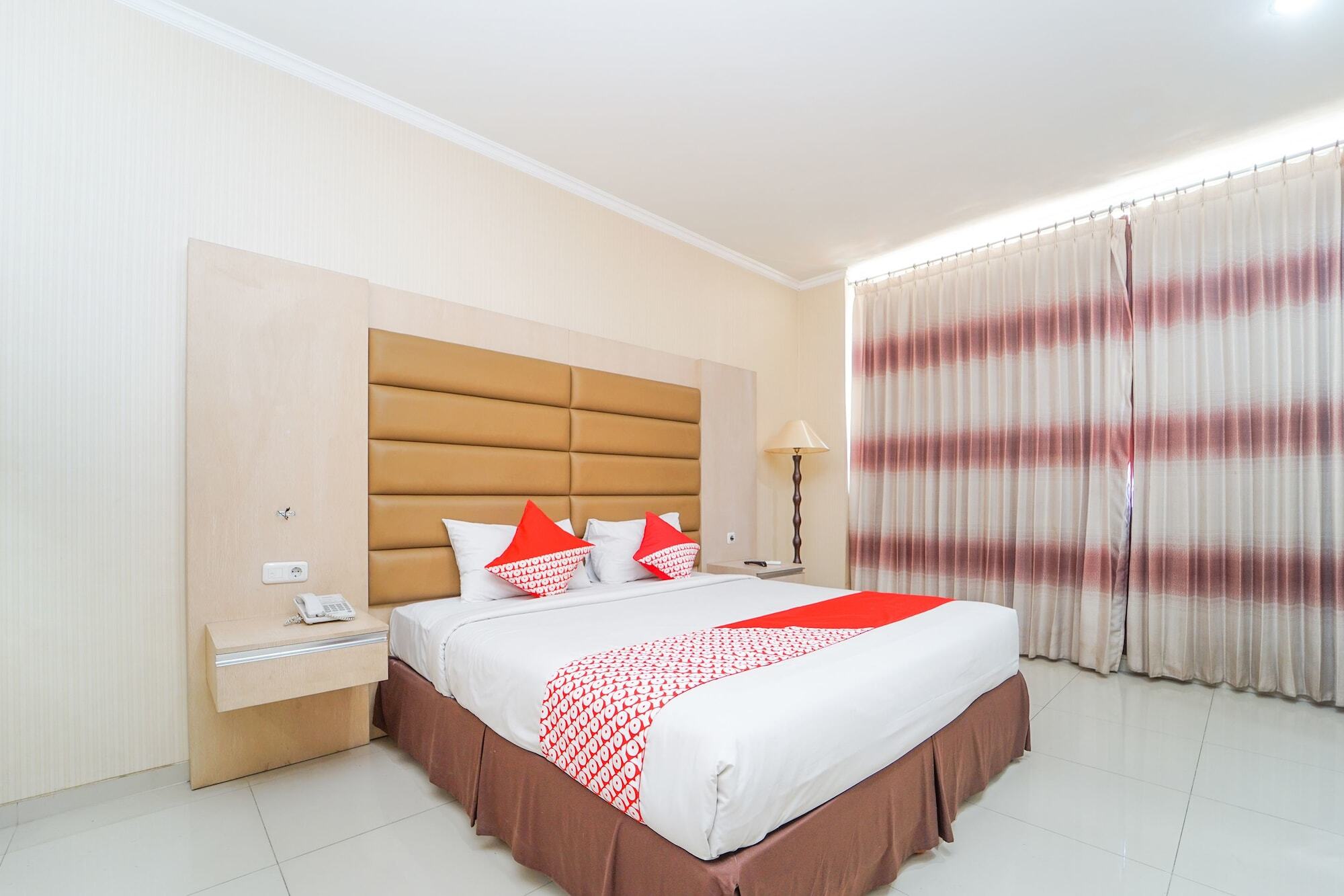 Oyo 235 Maumu Hotel & Lounge Surabaya Exterior photo
